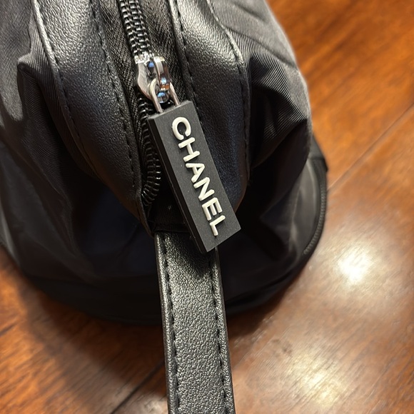 Brand new Chanel black nylon large make up pouch/clutch/bag NWOT - Picture 3 of 7